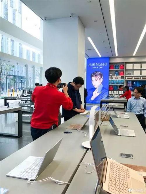 趁雷(lei)軍(jun)出(chu)國，羅(luo)永浩探(tan)訪(fang)小(xiao)米(mi)之(zhi)家(jia)出入境服(fu)務