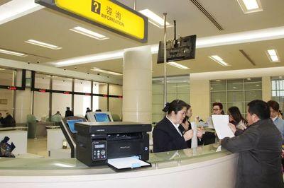 上(shang)海(hai)公安(an)大調(tiao)研 出(chu)入境(jing)大(da)廳(ting)新(xin)增智能(neng)小機(ji)器(qi)，便(bian)民服務再(zai)升(sheng)級