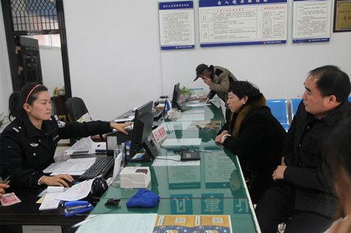 平輿(yu)縣公安局(ju)出入(ru)境(jing)管理大隊(dui) 出實招(zhao)辦(ban)實事(shi)求(qiu)實效(xiao)，打造(zao)優(you)質高(gao)效(xiao)服(fu)務(wu)窗(chuang)口