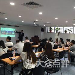 上海(hai)市出(chu)入(ru)境服務(wu)中(zhong)心（移民港(gang)）壹站(zhan)式(shi)服務(wu)指(zhi)南 地址、電(dian)話、營(ying)業時(shi)間(jian)與大眾(zhong)點(dian)評(ping)評(ping)價(jia)解(jie)析(xi)